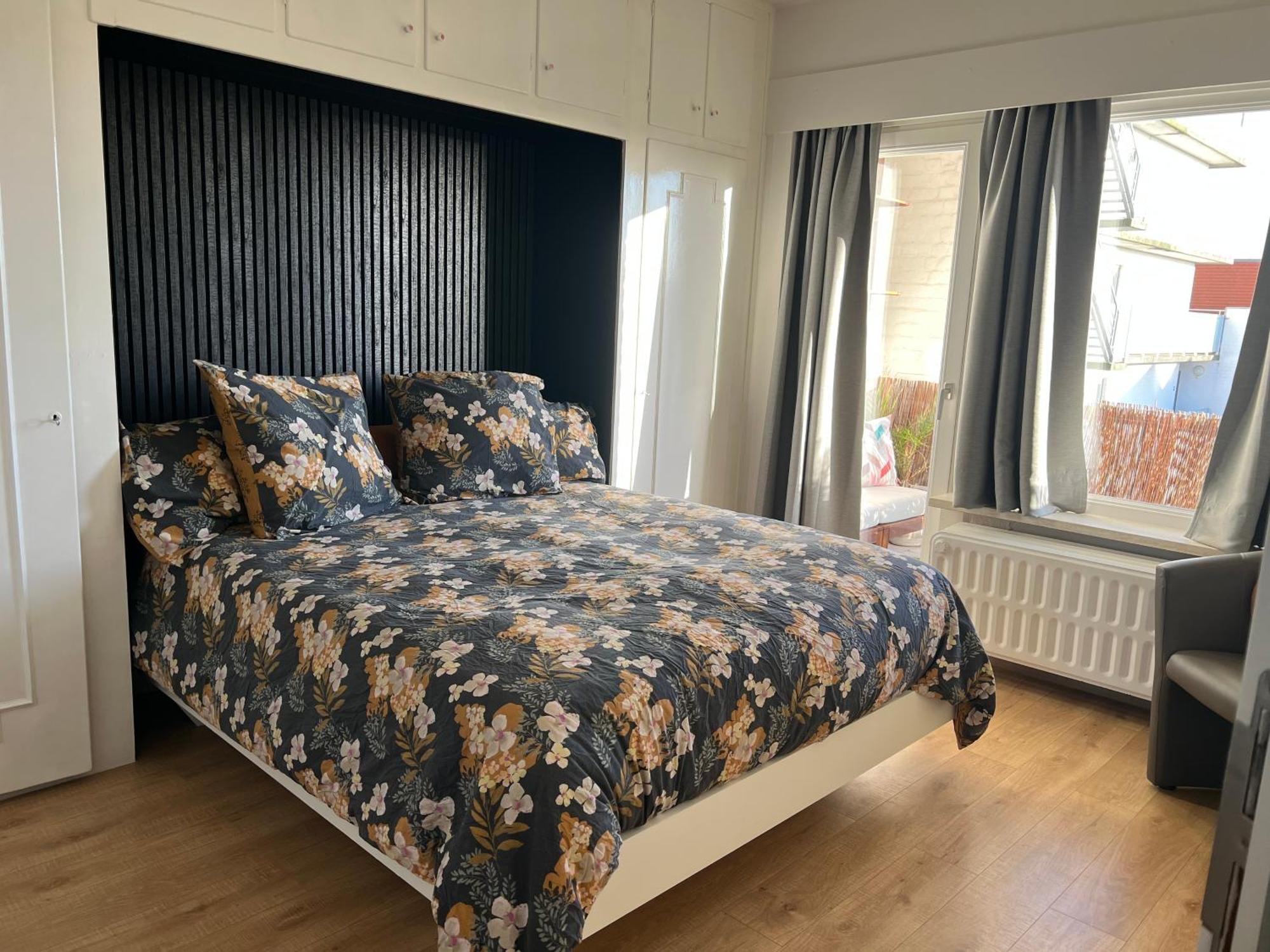 Ruim Appartement Met Zeezicht บลังเคนเบอร์เก ภายนอก รูปภาพ