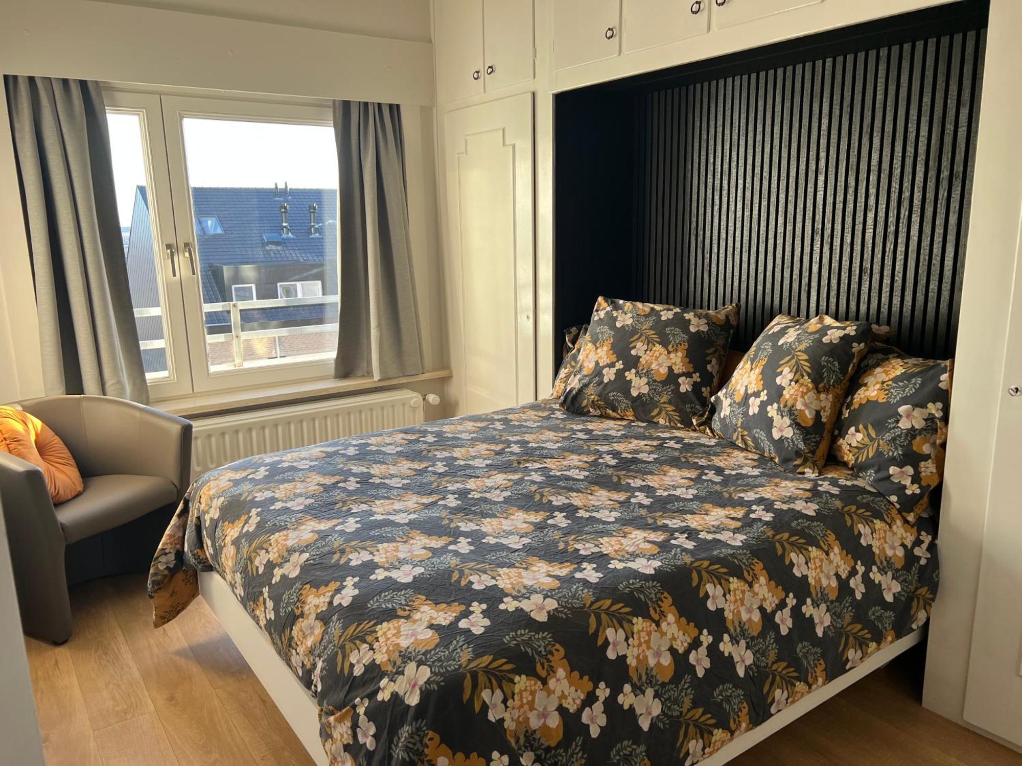 Ruim Appartement Met Zeezicht บลังเคนเบอร์เก ภายนอก รูปภาพ